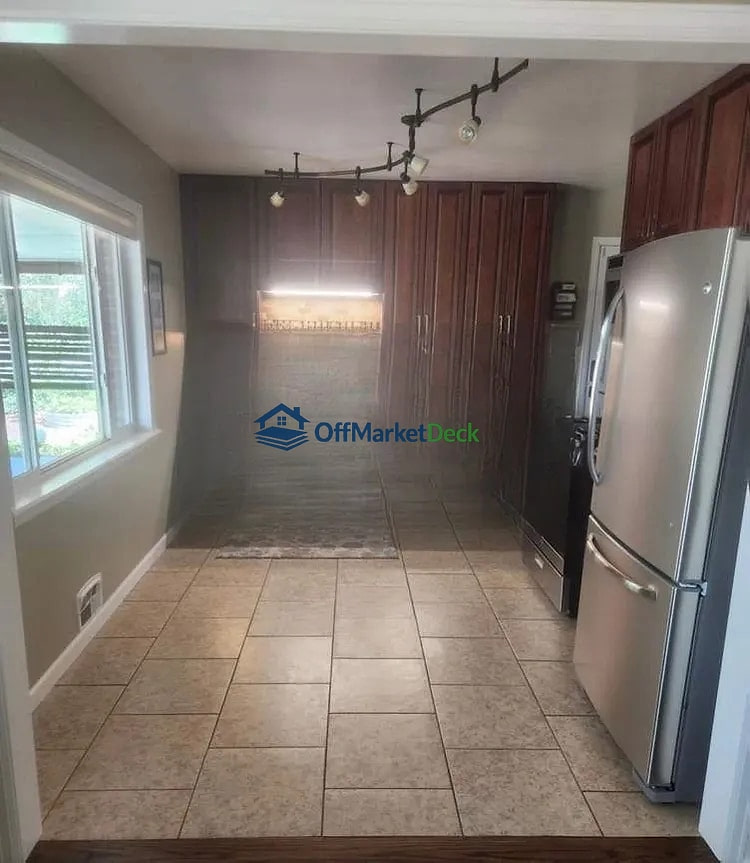 Off-market house in Denver, Colorado — 3 beds, 2 baths, $424,000 — photo 2 of 8