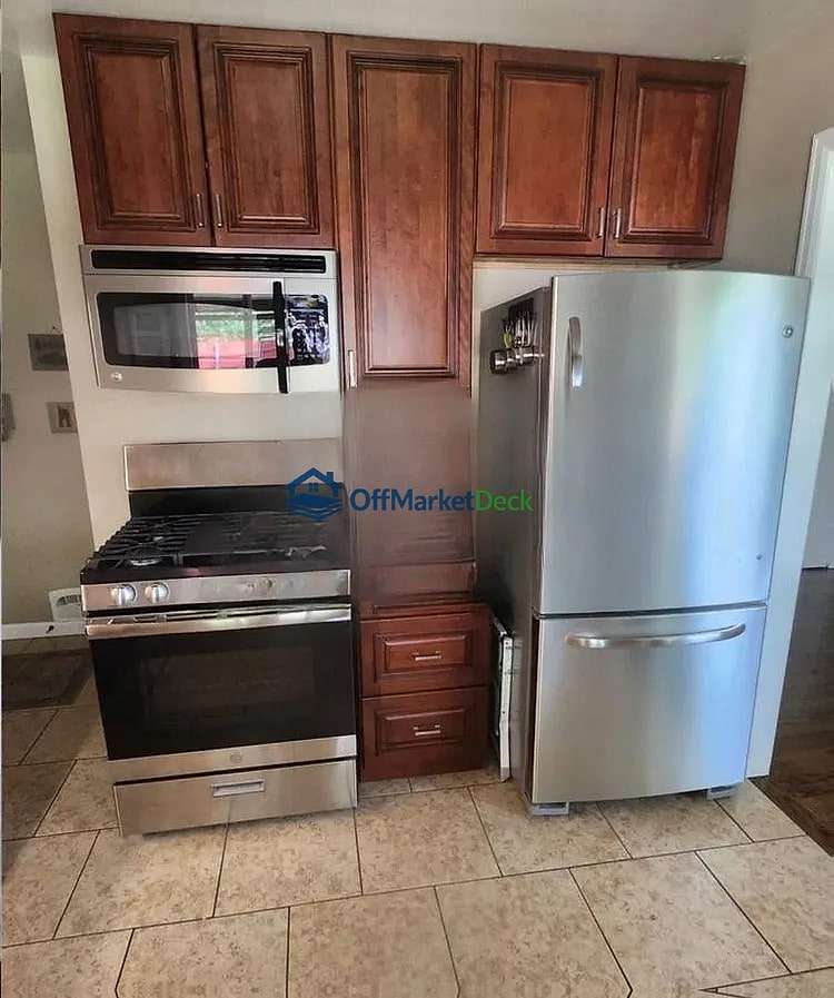 Off-market house in Denver, Colorado — 3 beds, 2 baths, $424,000 — photo 3 of 8