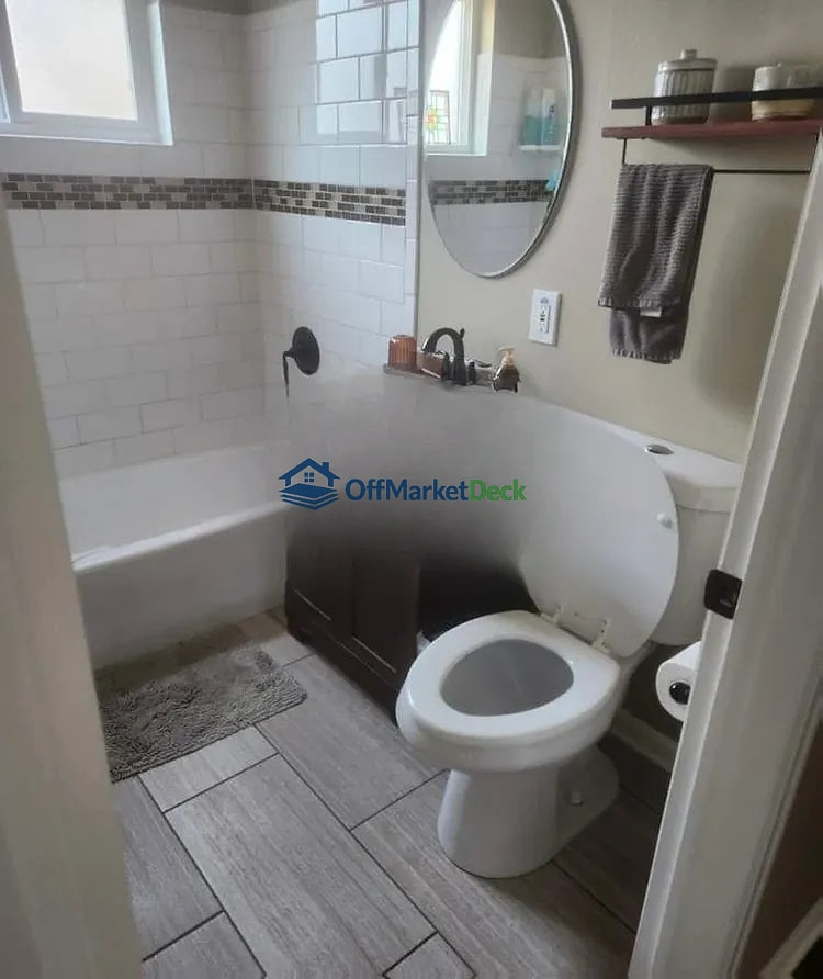 Off-market house in Denver, Colorado — 3 beds, 2 baths, $424,000 — photo 7 of 8