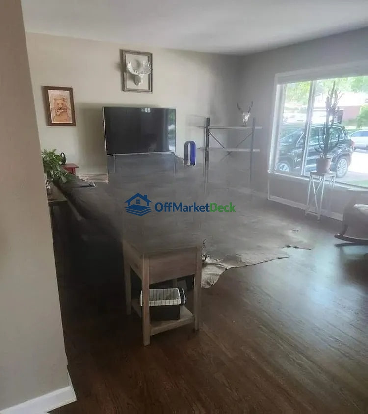Off-market house in Denver, Colorado — 3 beds, 2 baths, $424,000 — photo 5 of 8