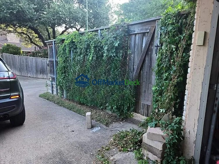 Off-market house in Richardson, Texas — 4 beds, 2.5 baths, $359,000 — photo 7 of 8