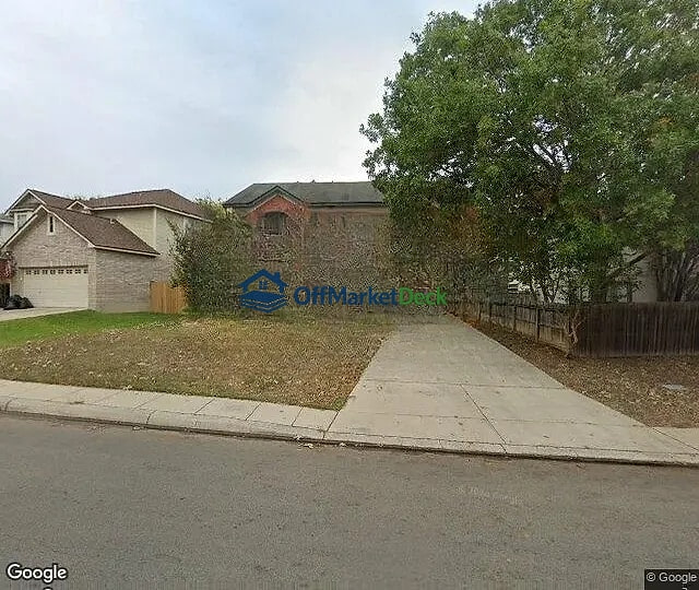 Off-market house in San Antonio, Texas — 3 beds, 2 baths, $179,900 — photo 3 of 3