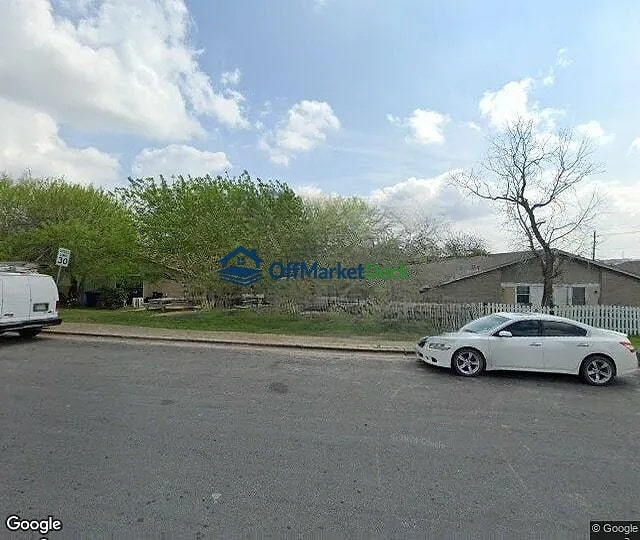 Off-market house in Austin, Texas — 4 beds, 2 baths, $259,000 — photo 3 of 3