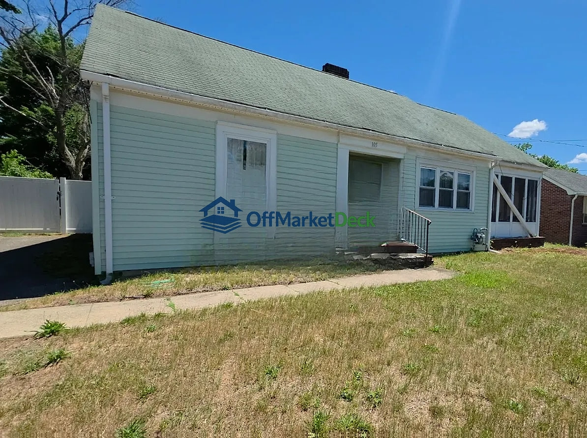 Off-market house in Berlin, New Jersey — 3 beds, 1 bath, $240,000 - Blurred background Image