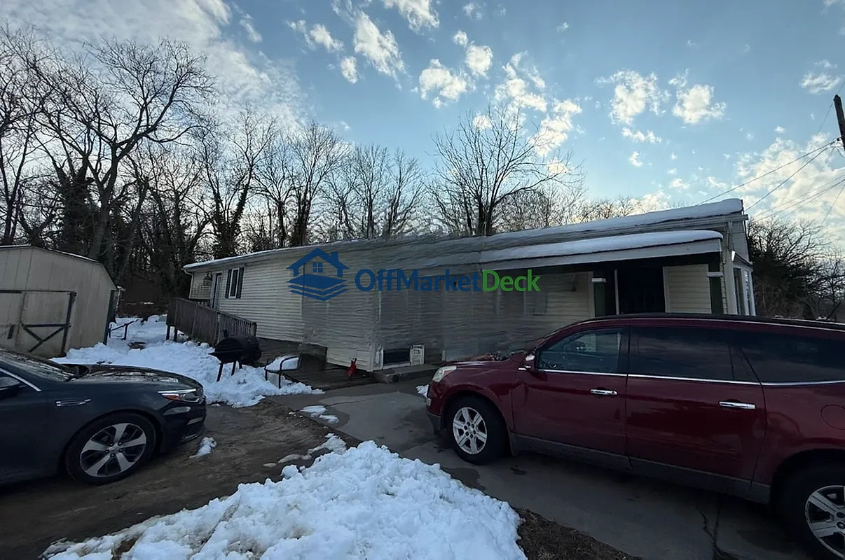 Off-market house in Bridgeton, New Jersey — 4 beds, 1.5 baths, $230,000 - Blurred background Image