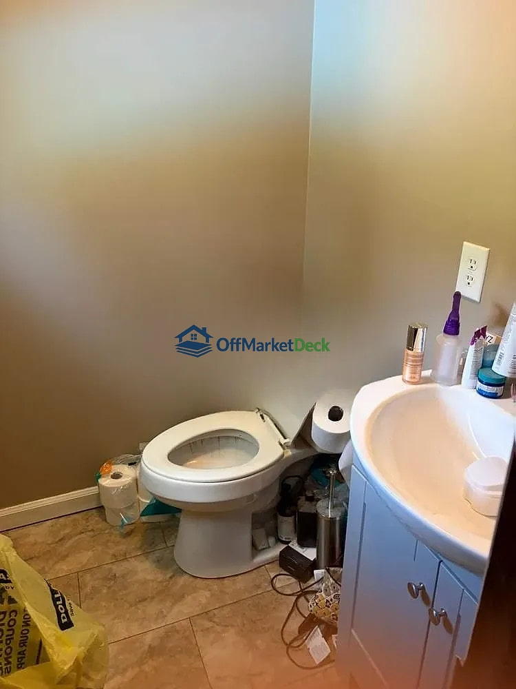 Off-market house in Bristol, Tennessee — 3 beds, 1.5 baths, $165,000 — photo 5 of 8