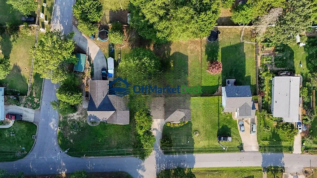 Off-market house in Piedmont, South Carolina — 3 beds, 2 baths, $258,000 — photo 3 of 8