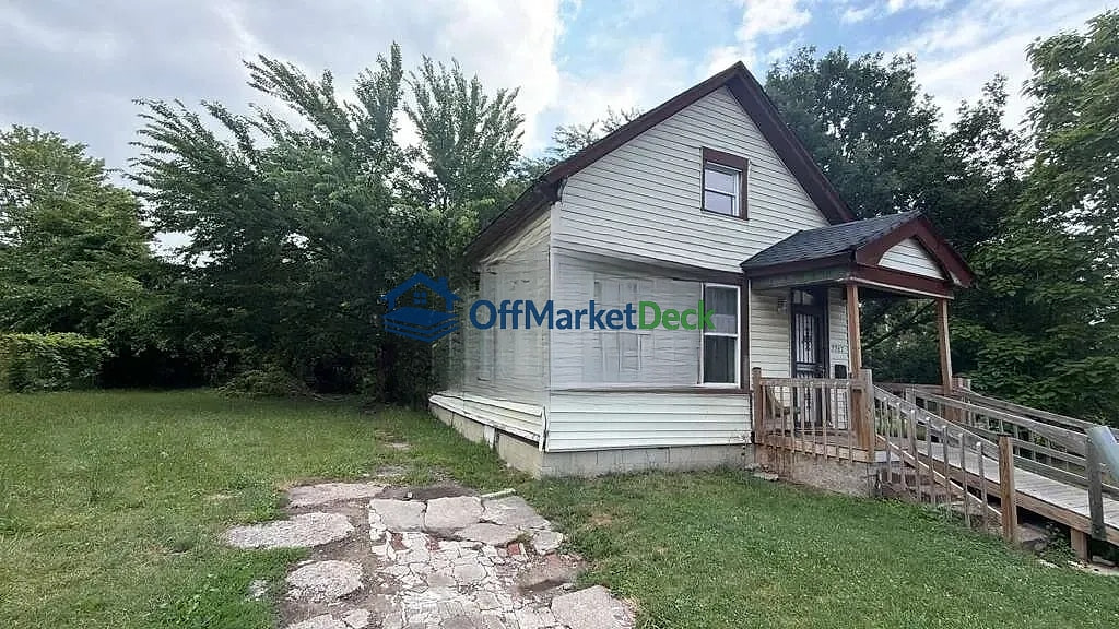 Off-market house in Detroit, Michigan — 3 beds, 1 bath, $127,900 — photo 2 of 8