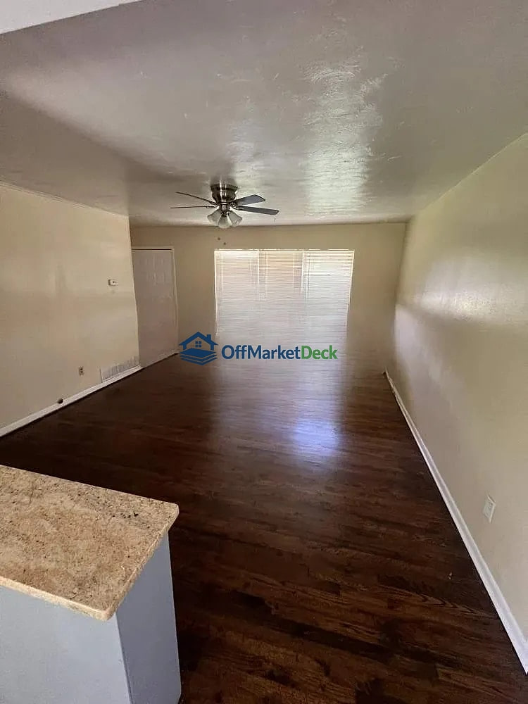 Off-market house in Fort Worth, Texas — 3 beds, 1 bath, $116,000 — photo 2 of 8