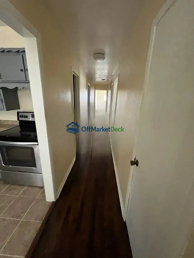 Off-market house in Fort Worth, Texas — 3 beds, 1 bath, $116,000 — photo 4 of 8