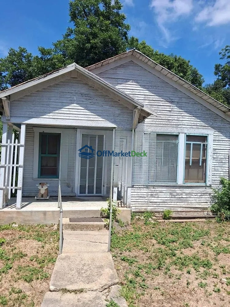 Off-market house in San Antonio, Texas — 2 beds, 1 bath, $49,000