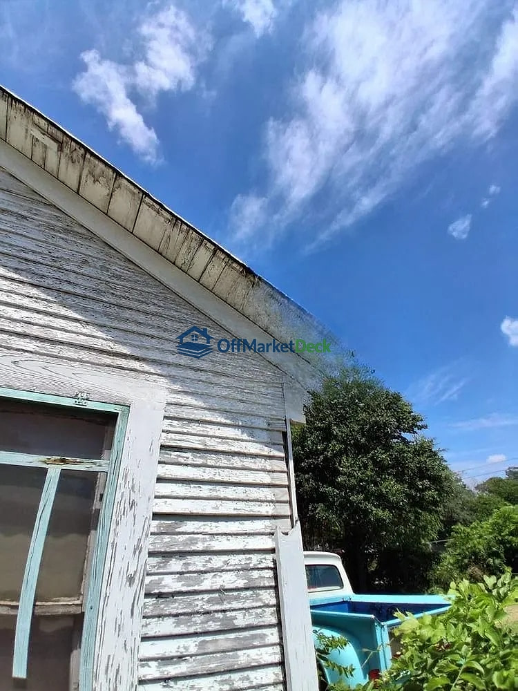Off-market house in San Antonio, Texas — 2 beds, 1 bath, $49,000 — photo 4 of 8