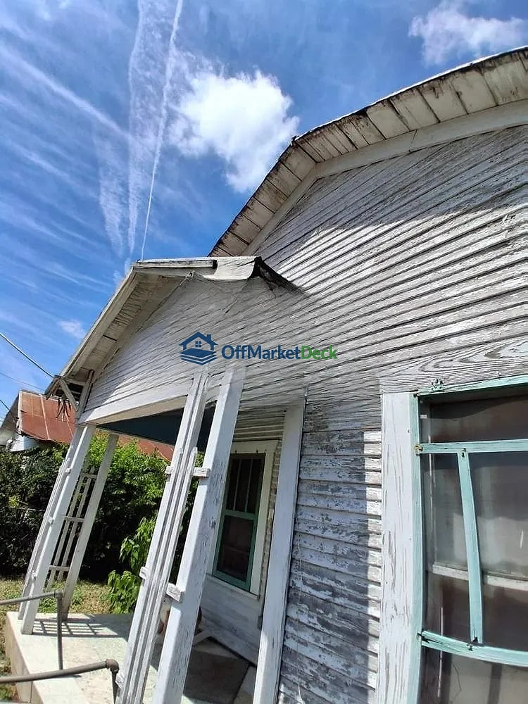 Off-market house in San Antonio, Texas — 2 beds, 1 bath, $49,000 — photo 5 of 8