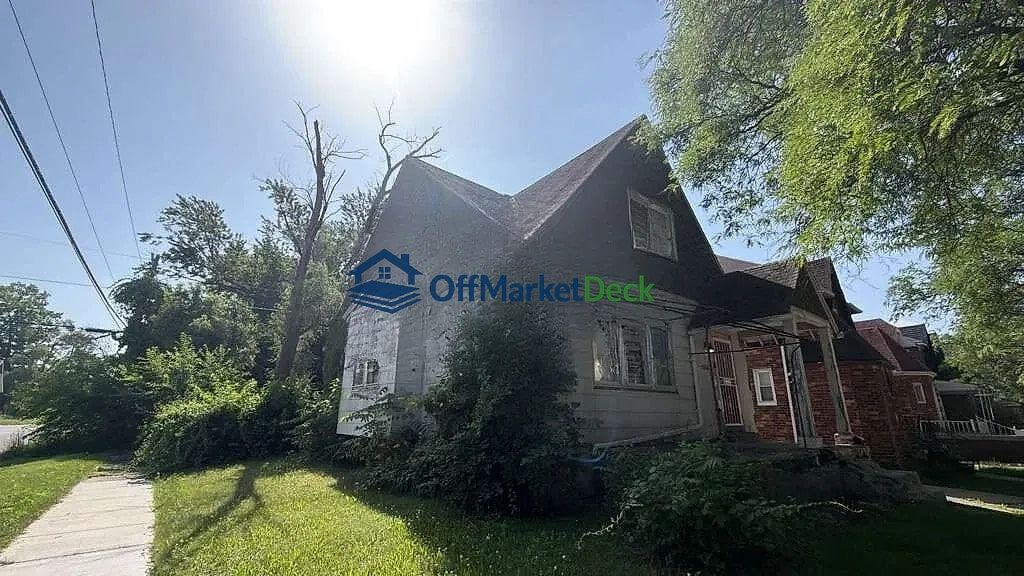 Off-market house in Detroit, Michigan — 4 beds, 1 bath, $34,900 — photo 4 of 8