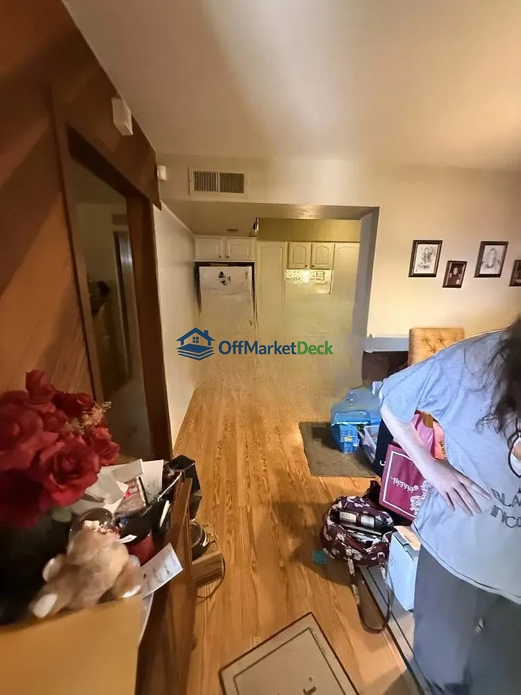 Off-market house in Tempe, Arizona — 3 beds, 2 baths, $390,000 — photo 5 of 8