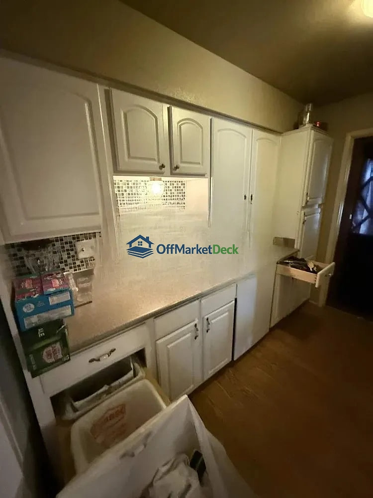 Off-market house in Tempe, Arizona — 3 beds, 2 baths, $390,000 — photo 8 of 8