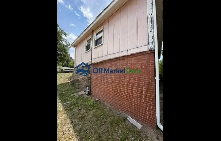 Off-market house in Durham, North Carolina — 5 beds, 2 baths, $174,900 — photo 4 of 8
