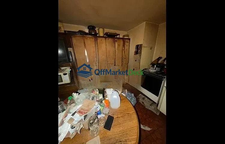 Off-market house in Durham, North Carolina — 5 beds, 2 baths, $174,900 — photo 3 of 8