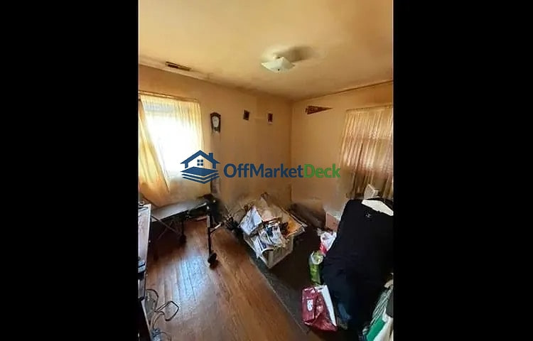 Off-market house in Durham, North Carolina — 5 beds, 2 baths, $174,900 — photo 5 of 8