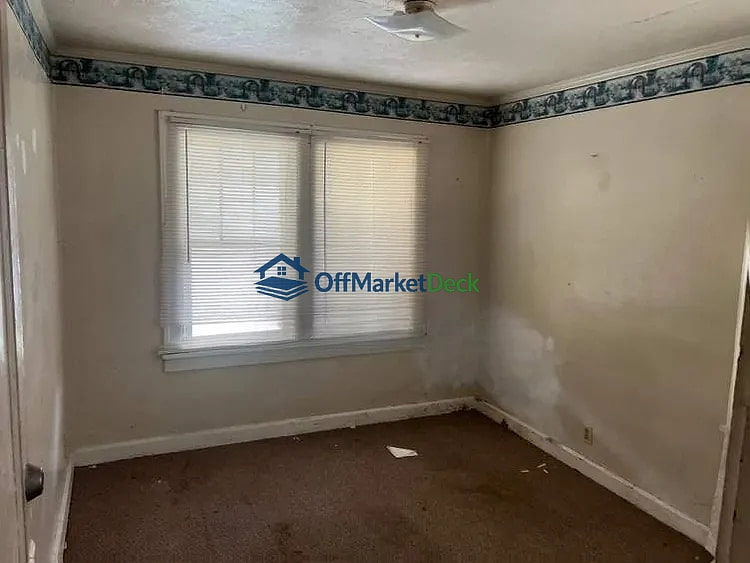 Off-market house in Anderson, Indiana — 2 beds, 1 bath, $42,000 — photo 5 of 8