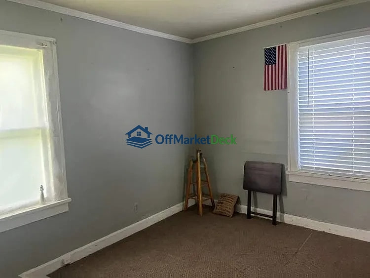 Off-market house in Anderson, Indiana — 2 beds, 1 bath, $42,000 — photo 7 of 8