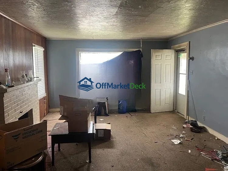 Off-market house in Anderson, Indiana — 2 beds, 1 bath, $42,000 — photo 4 of 8