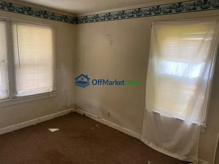 Off-market house in Anderson, Indiana — 2 beds, 1 bath, $42,000 — photo 6 of 8