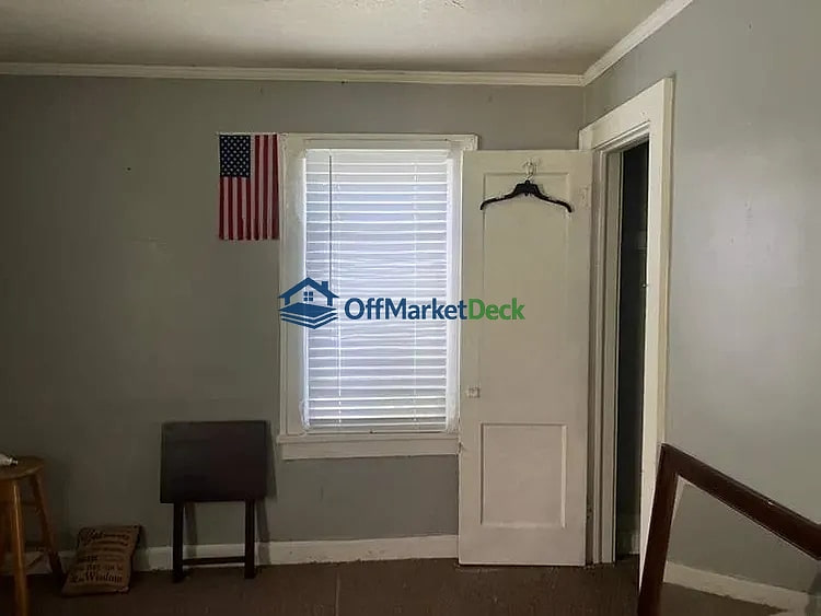 Off-market house in Anderson, Indiana — 2 beds, 1 bath, $42,000 — photo 8 of 8
