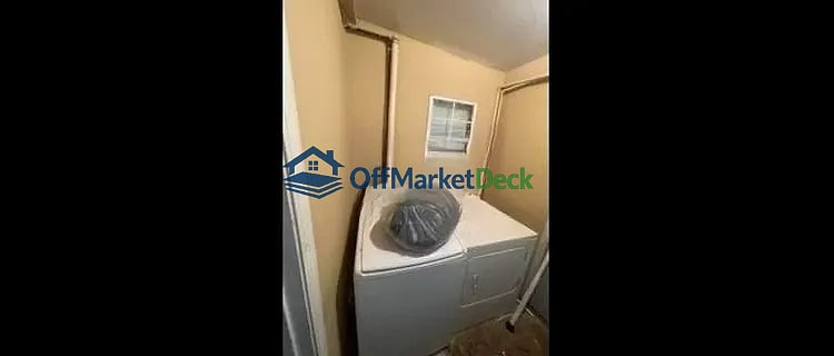 Off-market house in Atlanta, Georgia — 3 beds, 1.5 baths, $128,000 — photo 3 of 8