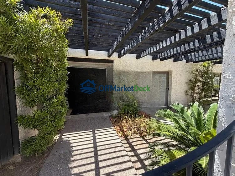 Off-market house in Phoenix, Arizona — 4 beds, 2.5 baths, $1,575,000 — photo 4 of 8