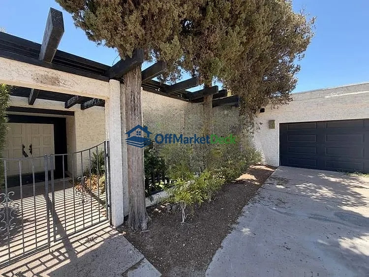 Off-market house in Phoenix, Arizona — 4 beds, 2.5 baths, $1,575,000 — photo 3 of 8