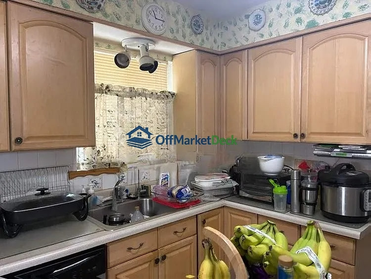 Off-market house in Longmont, Colorado — 3 beds, 3 baths, $425,000 — photo 3 of 8
