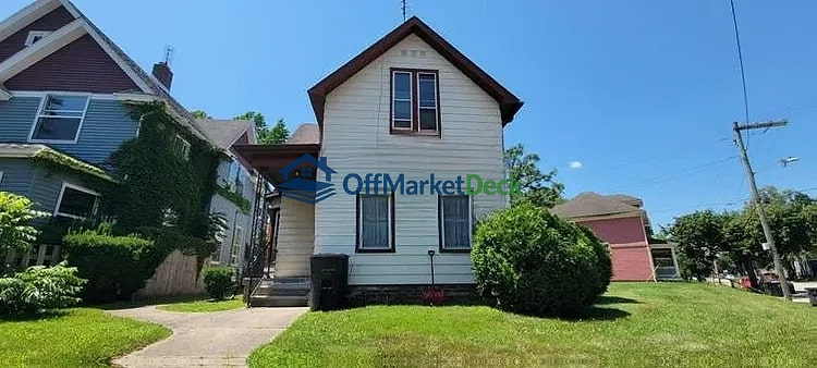 Off-market multi family in South Bend, Indiana — 5 beds, 2 baths, $109,900 — photo 2 of 8