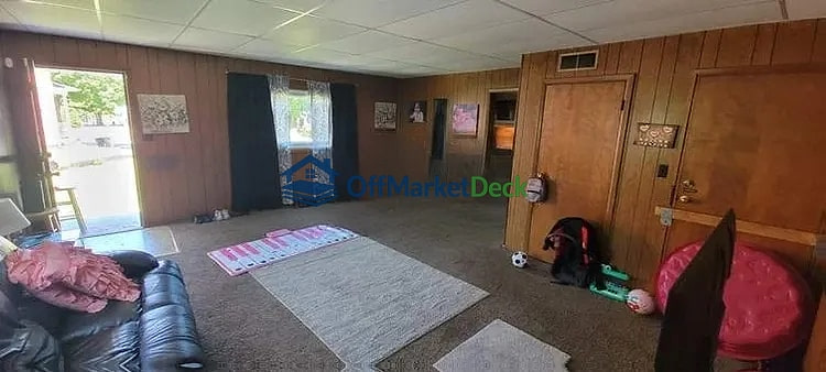 Off-market multi family in South Bend, Indiana — 5 beds, 2 baths, $109,900 — photo 6 of 8