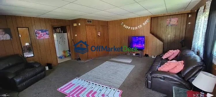Off-market multi family in South Bend, Indiana — 5 beds, 2 baths, $109,900 — photo 7 of 8