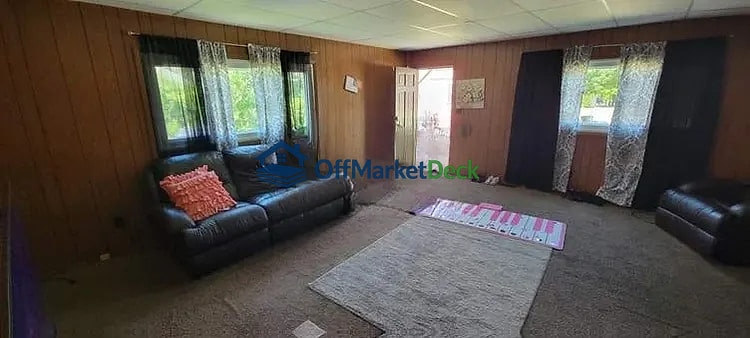 Off-market multi family in South Bend, Indiana — 5 beds, 2 baths, $109,900 — photo 5 of 8
