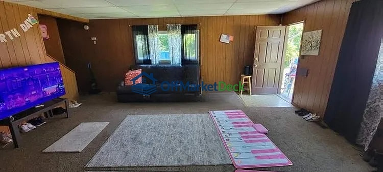 Off-market multi family in South Bend, Indiana — 5 beds, 2 baths, $109,900 — photo 8 of 8