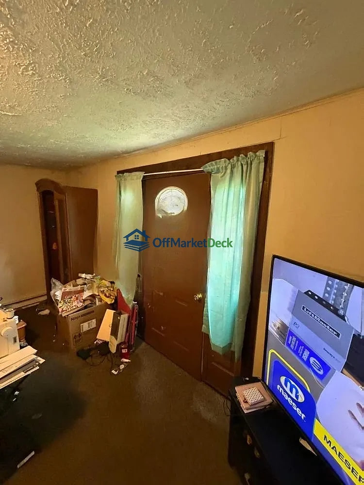 Off-market house in Lexington, Indiana — 2 beds, 1 bath, $62,000 — photo 5 of 8
