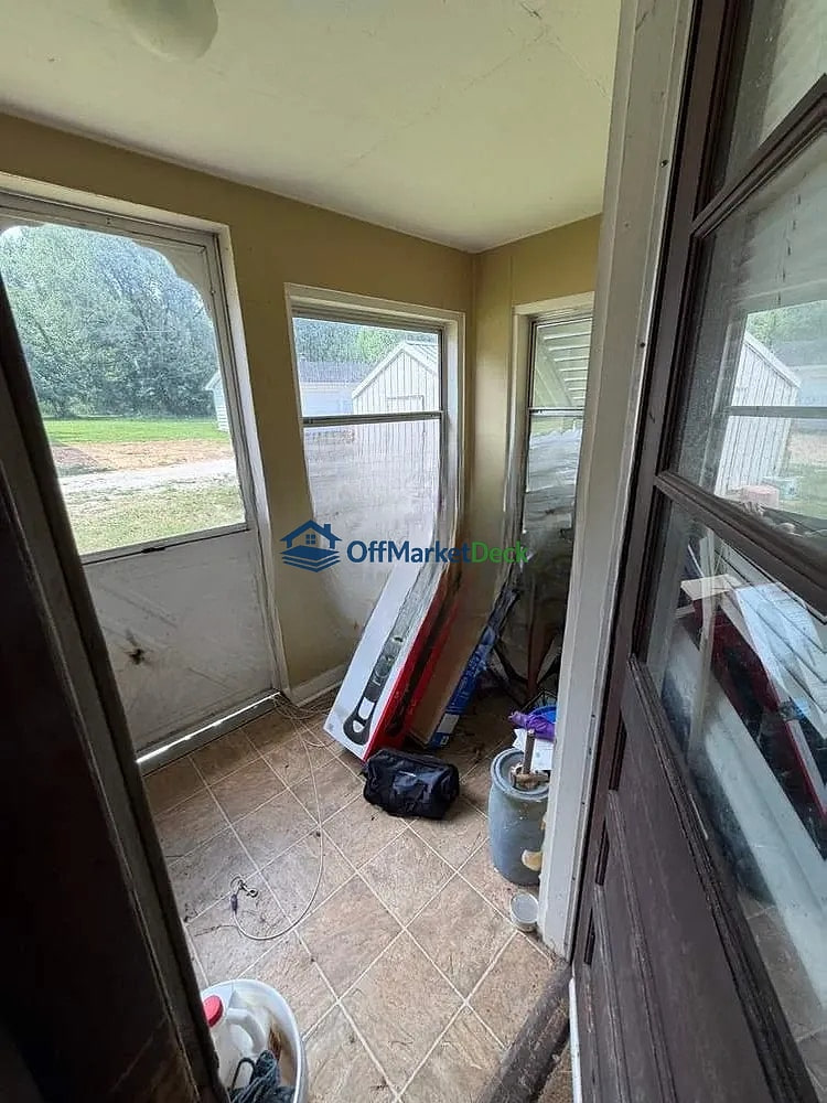 Off-market house in Lexington, Indiana — 2 beds, 1 bath, $62,000 — photo 4 of 8