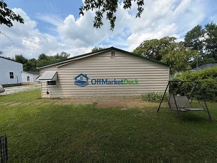 Off-market house in Lexington, Indiana — 2 beds, 1 bath, $62,000 — photo 2 of 8