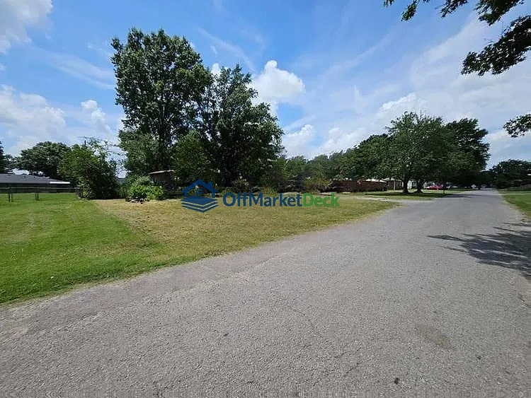 Off-market house in Muskogee, Oklahoma — 3 beds, 2 baths, $74,592 — photo 3 of 8