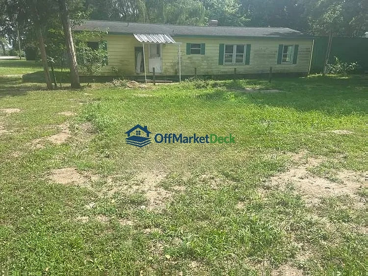 Off-market house in Marissa, Illinois — 3 beds, 2 baths, $29,000 — photo 2 of 8