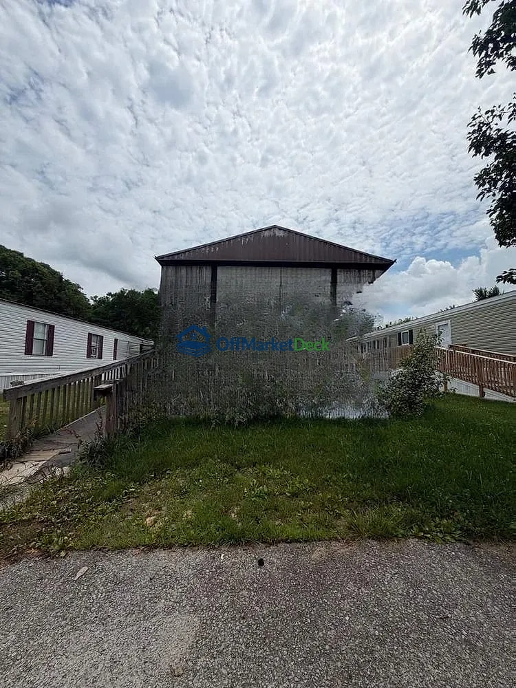 Off-market house in Richmond, Kentucky — 3 beds, 1 bath, $19,000 — photo 2 of 8