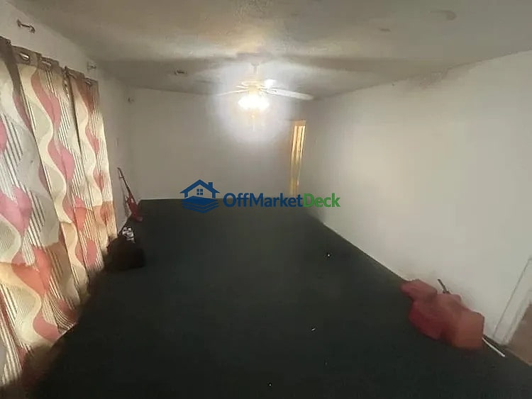 Off-market house in St. Louis, Missouri — 2 beds, 1 bath, $37,000 — photo 2 of 8