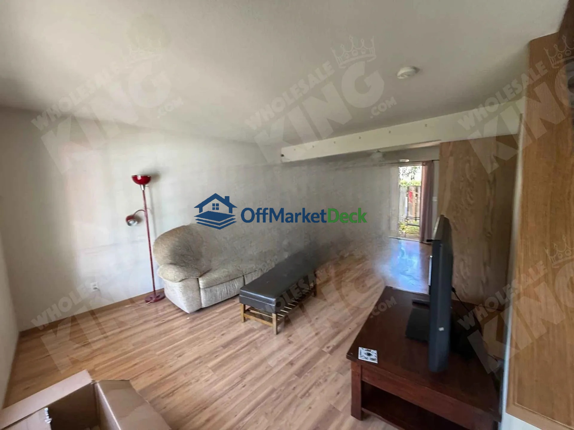 Off-market house in Vancouver, Washington — 3 beds, 2 baths, $320,000 — photo 3 of 8
