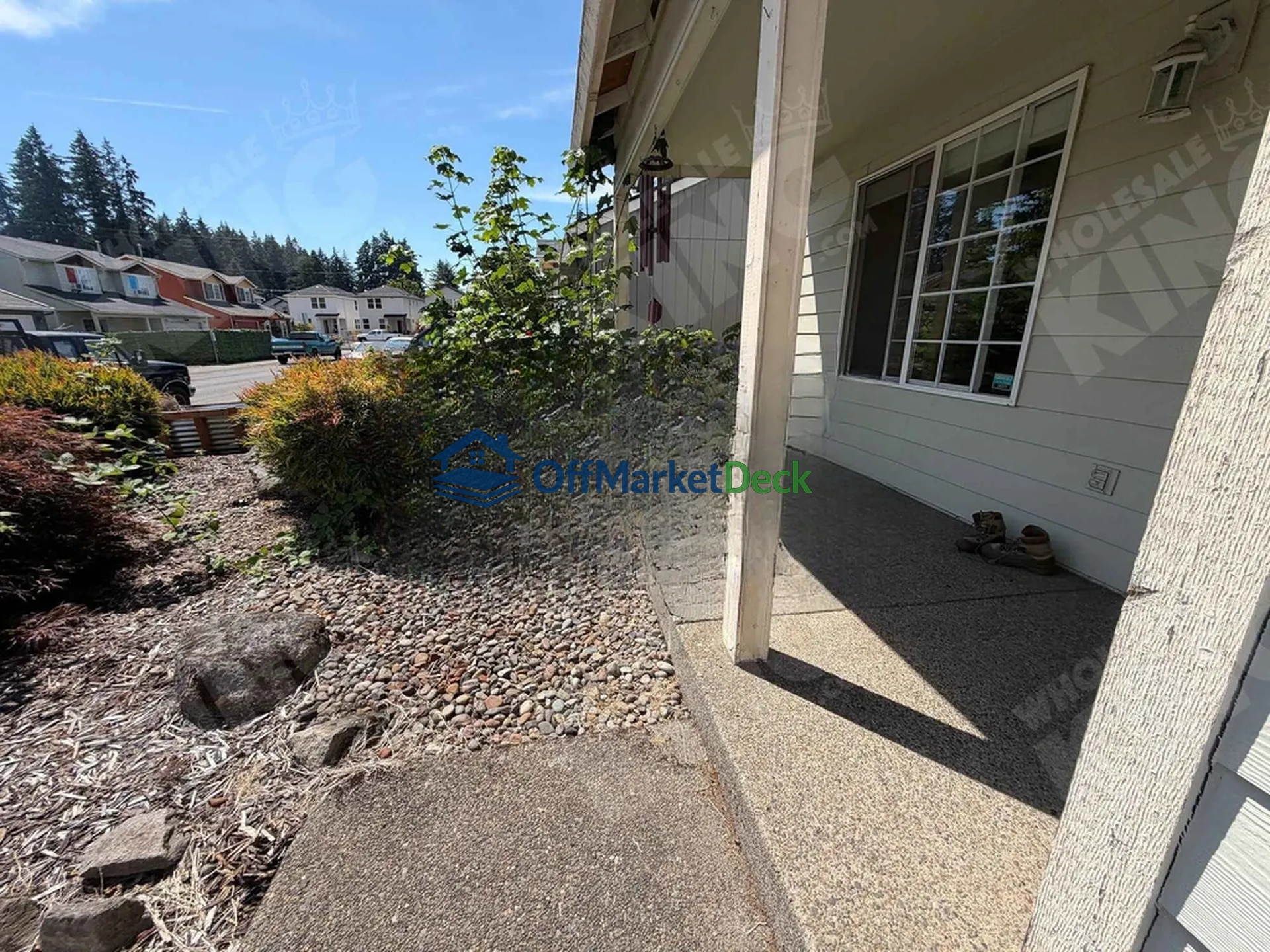 Off-market house in Vancouver, Washington — 3 beds, 2 baths, $320,000 — photo 2 of 8