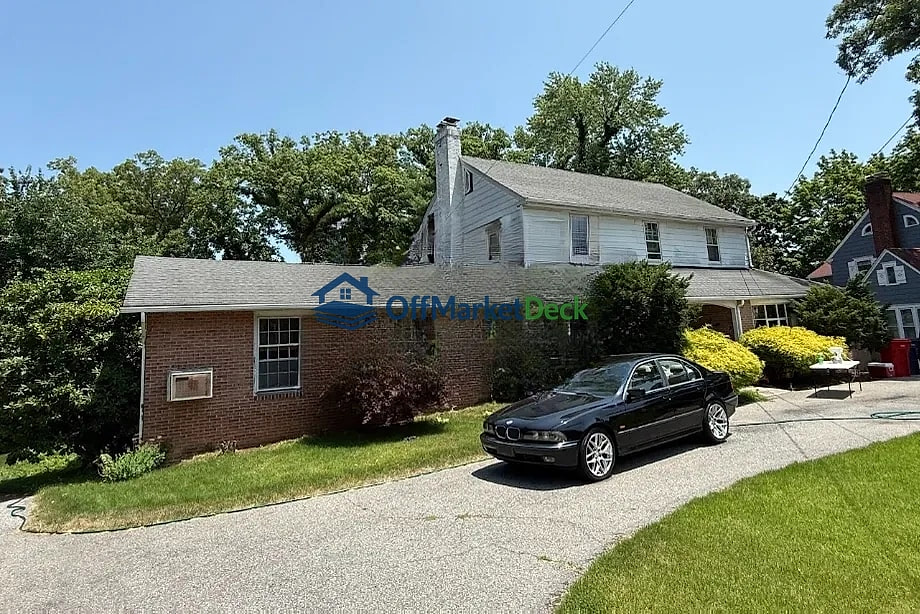 Off-market house in Bridgeton, New Jersey — 4 beds, 3 baths, $230,000 - Blurred background Image