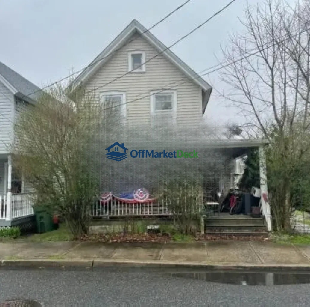 Off-market house in Pitman, New Jersey — 3 beds, 1 bath, $220,000 - Blurred background Image