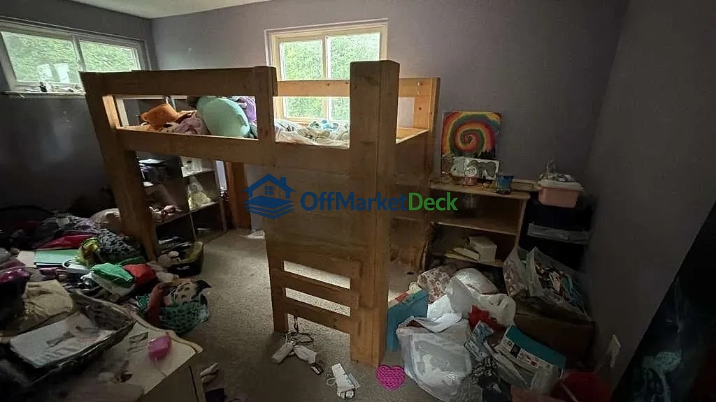 Off-market house in Oakland County, Michigan — 3 beds, 1 bath, $184,900 — photo 4 of 8