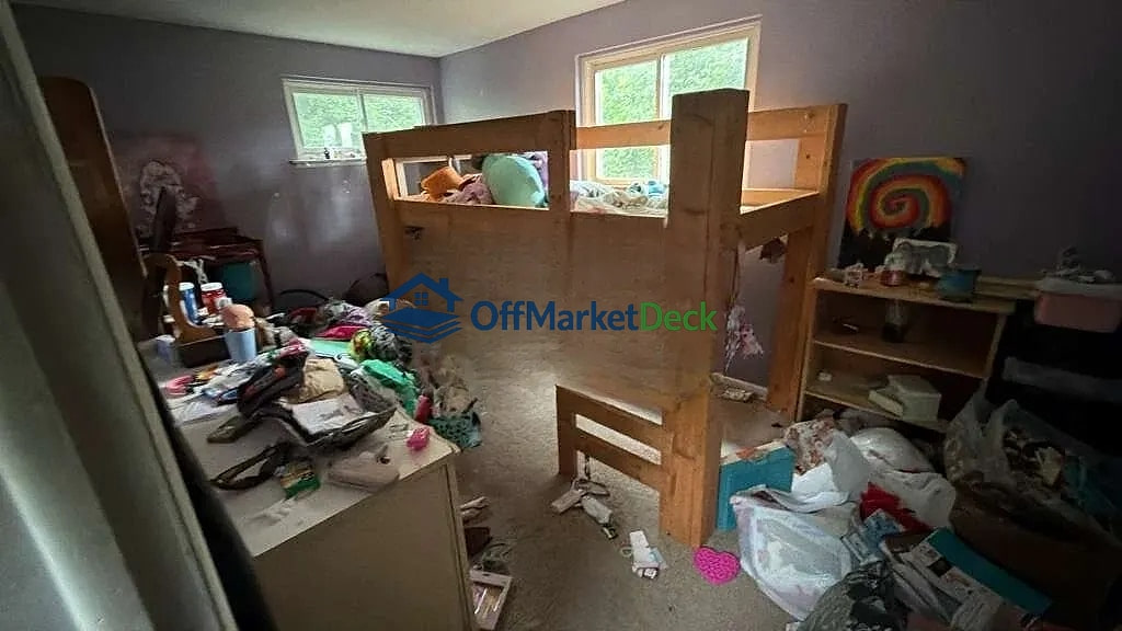 Off-market house in Oakland County, Michigan — 3 beds, 1 bath, $184,900 — photo 6 of 8